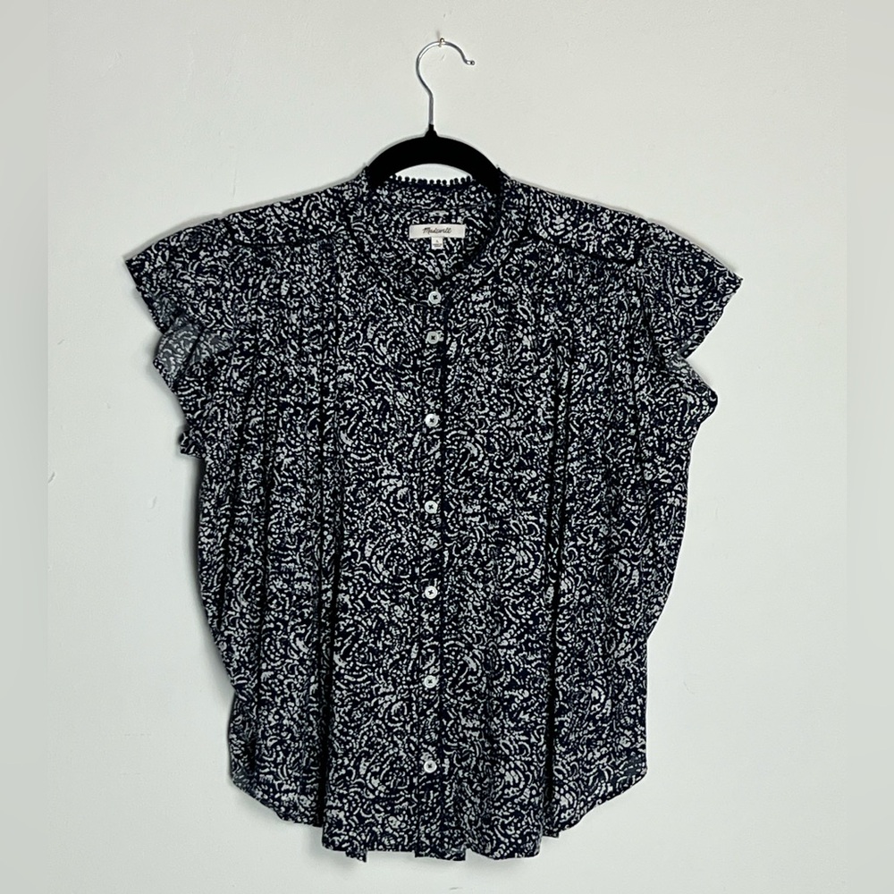 Madewell Black & White Printed Button-Down Flutter Sleeve Top